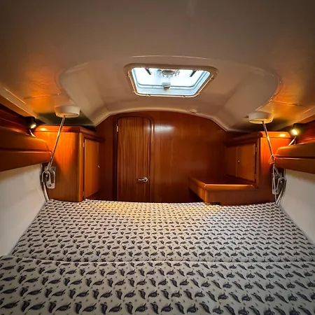 Botel Voilier Dufour Classic 35